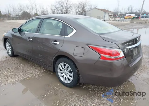 2015 Nissan Altima 2.5 S z USA, uszkodzony, nr VIN 1N4AL3AP0FN375820